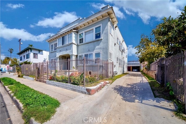 Photo - 1308 S Van Ness Ave