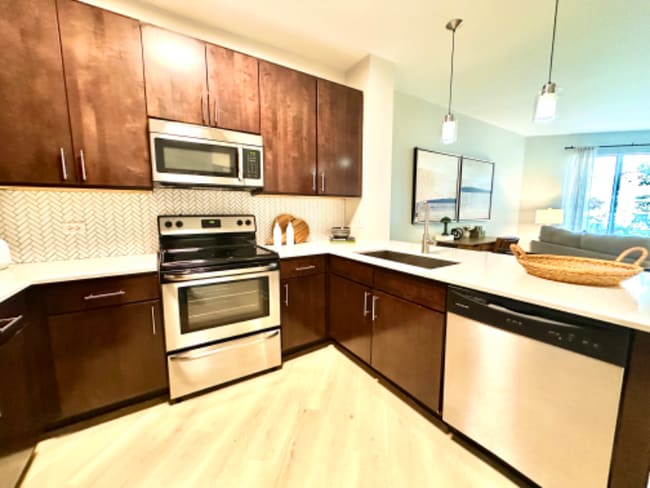 Photo - 450 Warrenville Rd Unit 1