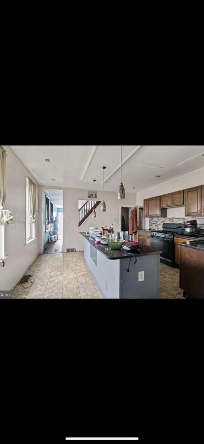 Photo - 910 Mechanic St