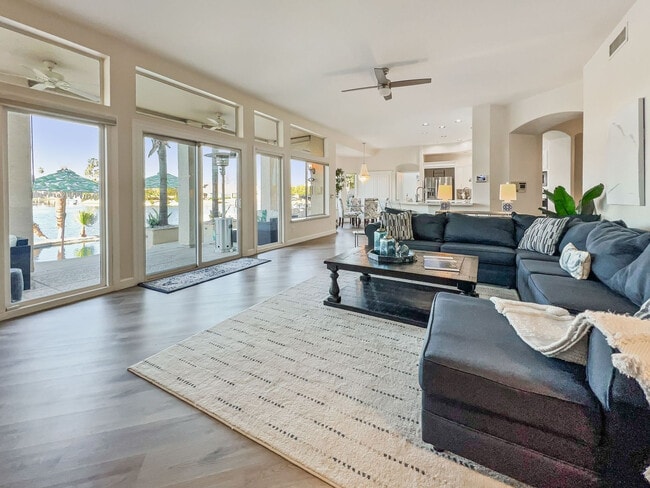 Building Photo - 1240 W Edgewater Dr Unit ID1247595P Rental