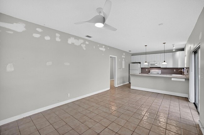 Photo - 625 NE 10th Ave Unit 3