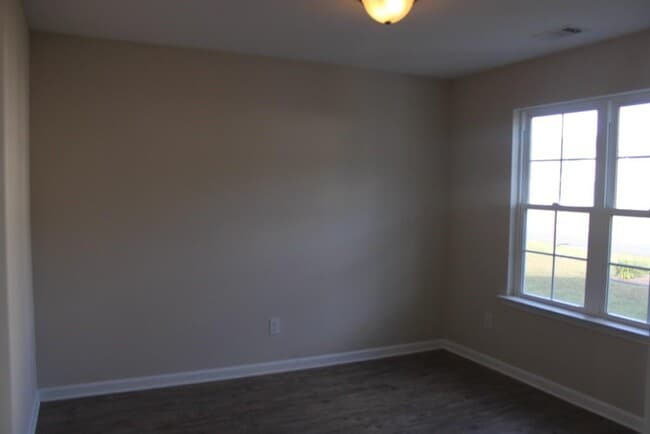 Photo - 119 Roswell Dr W