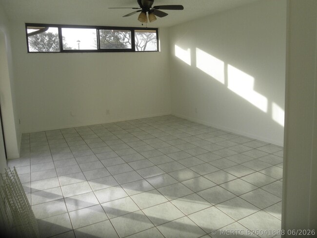 3896 Victoria Dr