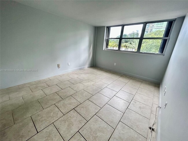 Photo - 555 NE 30th St Unit 203