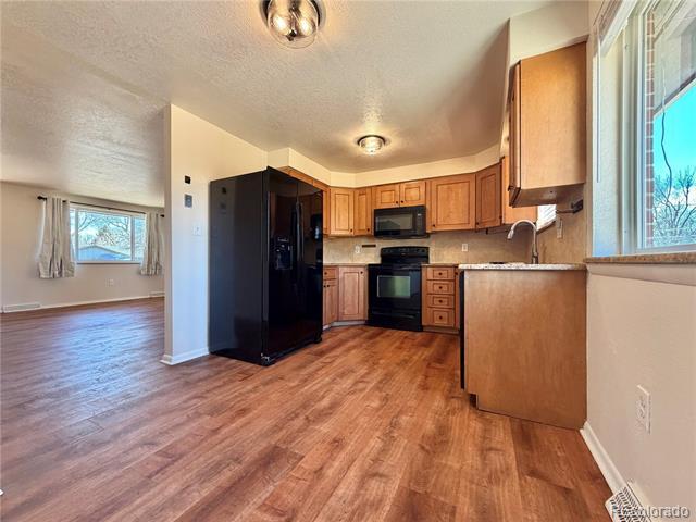 Photo - 4683 Holland St