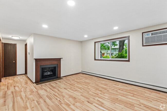 2BR, 1BA - 850SF - Living Room