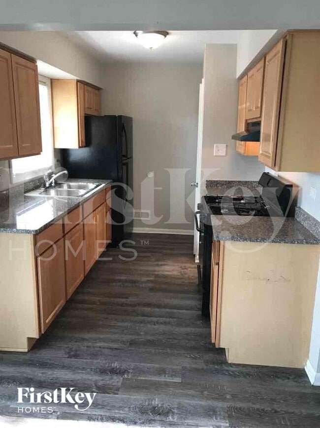 Photo - 17422 Community St