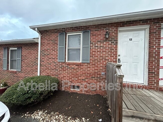 Building Photo - 1909 Cherokee Rd Unit Apt 12
