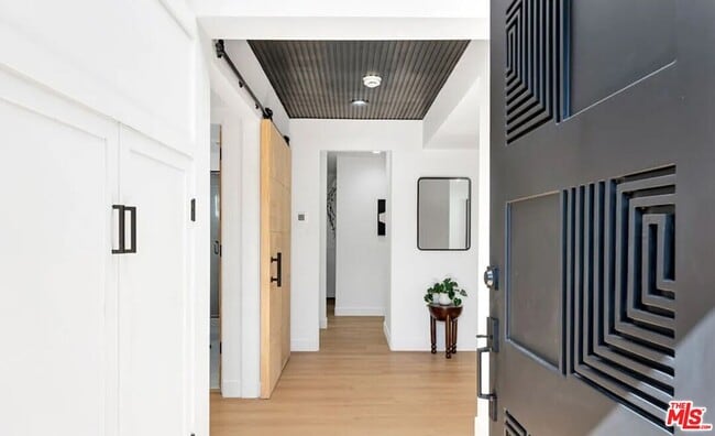 Photo - 418 N Bowling Green Way