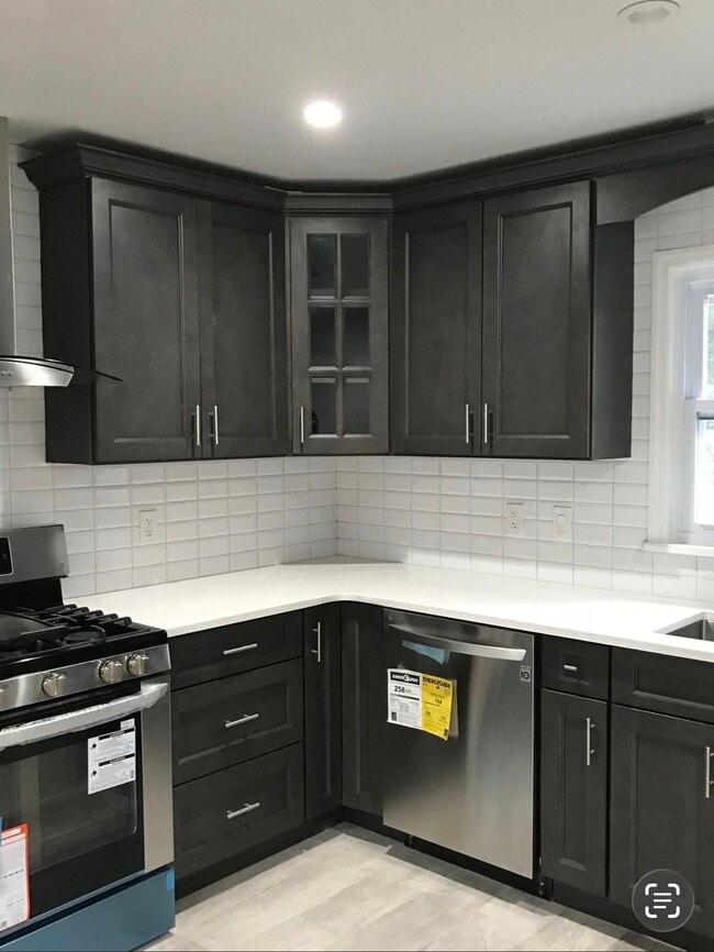 490 Jackson Ave Unit 2