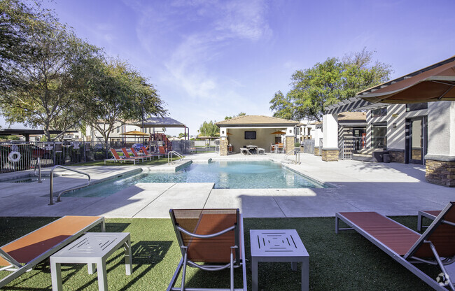 Poolside Lounge Area - Town Center Rental