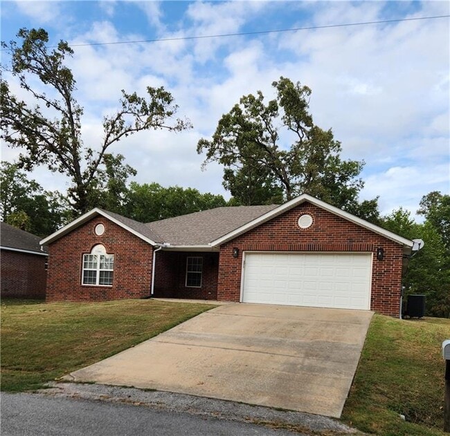 Photo - 70 Cranfield Dr