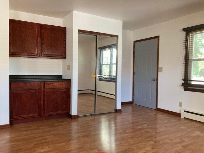 Photo - 954 W Cecil St