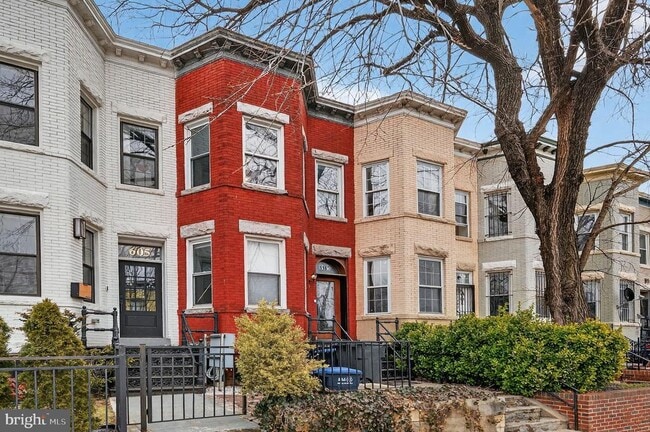 Building Photo - 1169 6th St NE