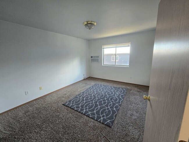 Photo - 402 E River Ave