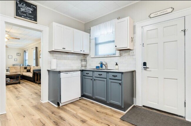 Photo - 310 Dosher Ln