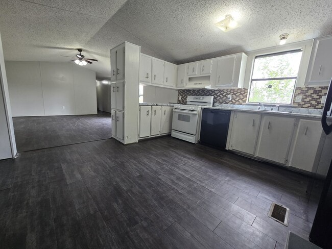 Photo - 1449 Beach Airport Rd