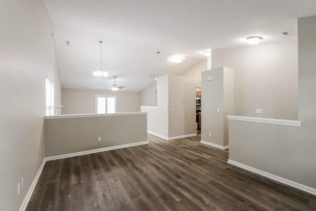 Photo - 981 Ariel Way