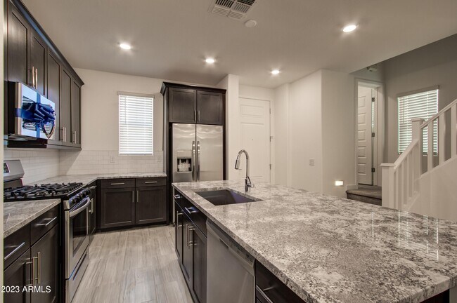 Photo - 1087 E Chapman Dr