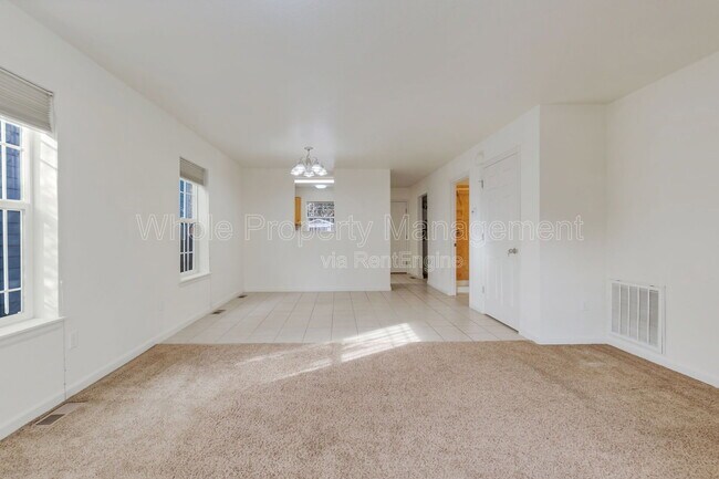 Photo - 1577 Chase St