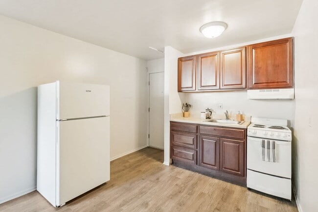 Photo - Medical Center Court