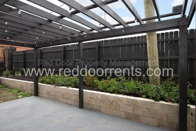 Photo - 1329 E Market St Unidad 8