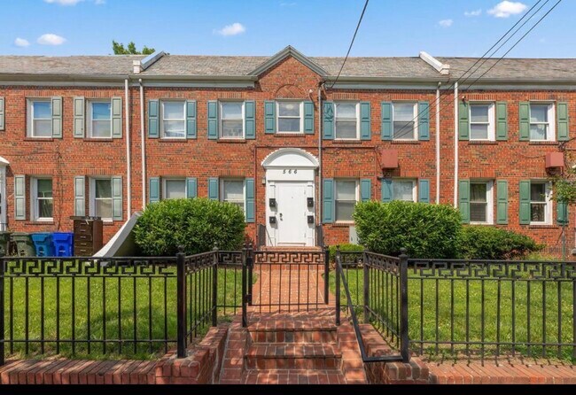 Photo - 566 Newcomb St SE Unit 3