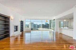 Photo - 1 W Century Dr
