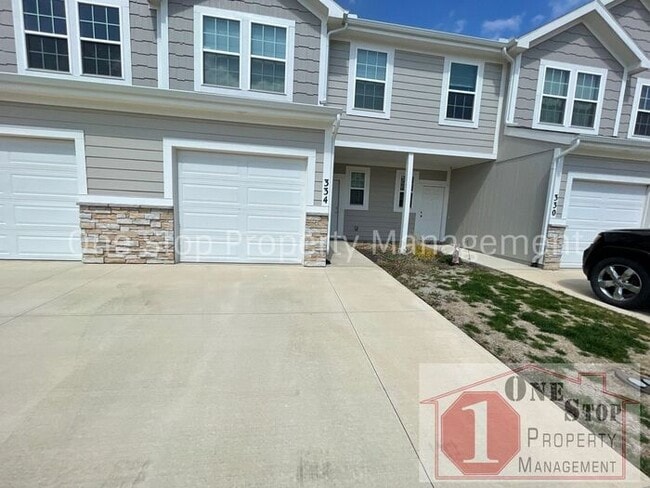 Building Photo - 3 Bedroom / 2.5 Bathroom Townhome in Louis...