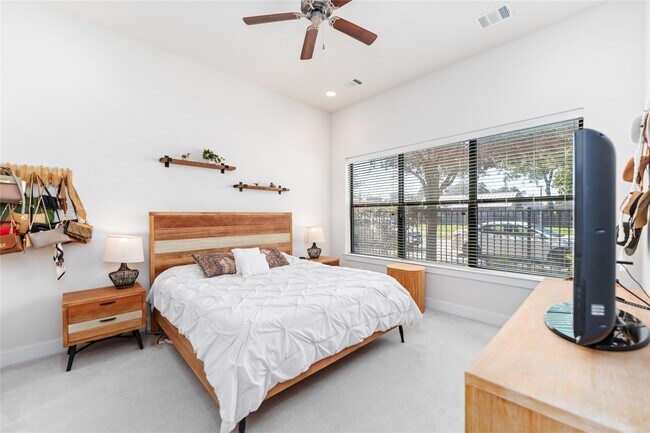 Photo - 6 N Hutcheson St