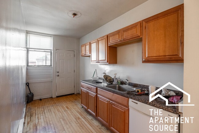 Photo - 732 W Roscoe St Apartments Unit 3N