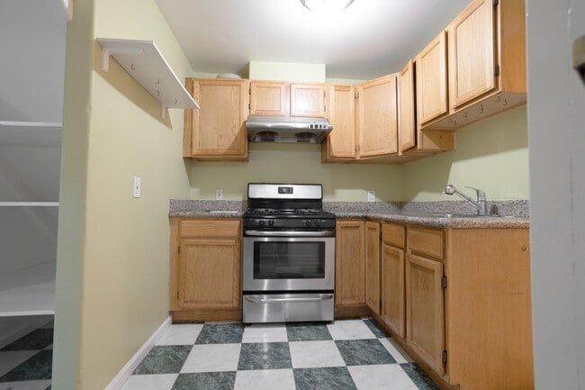 Building Photo - 346 Monticello St