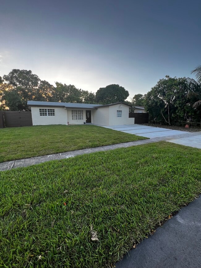 Photo - 3521 NW 35th Ave Casa