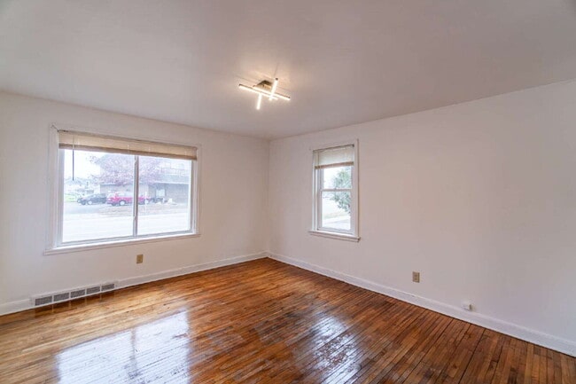 Updated Efficiency Apartment with Modern Kitchen & Bath – Pets Welcome!
