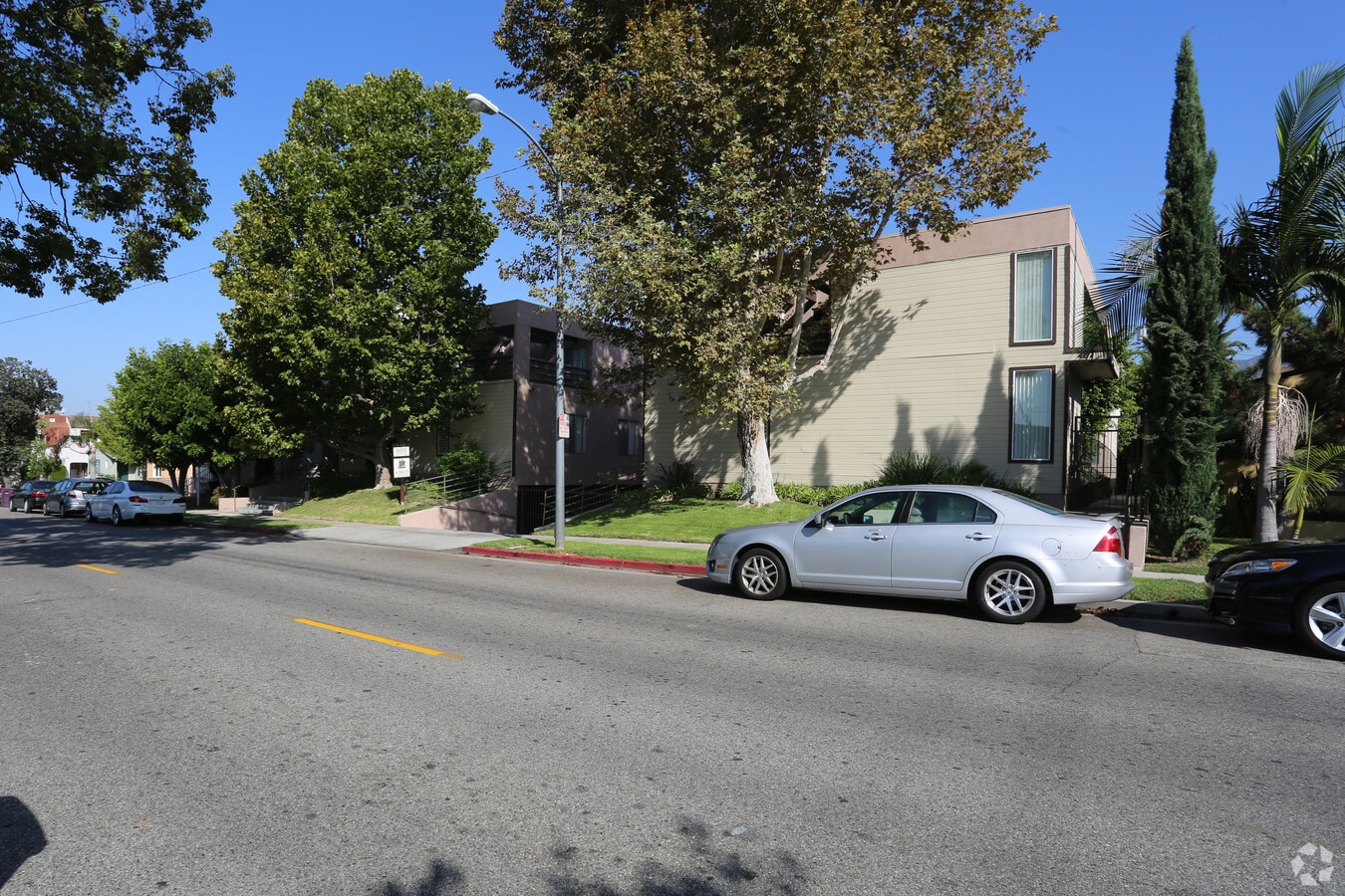 Photo - 407-409 W Lexington Dr