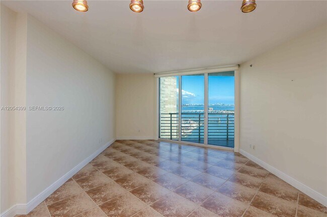 Photo - 335 S Biscayne Blvd Unidad 3510
