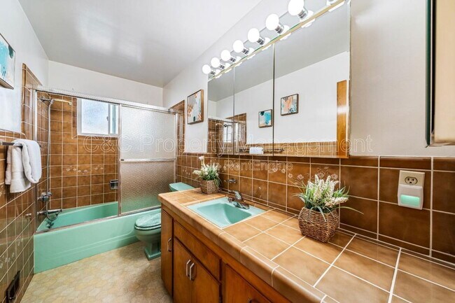 Photo - 582 Newton St