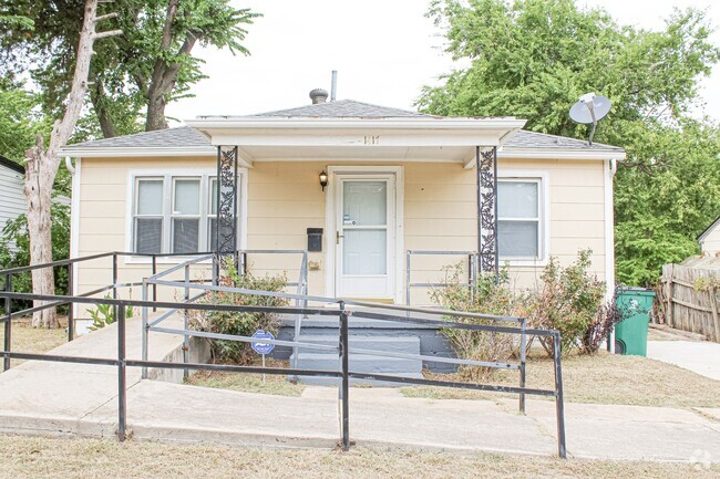 Building Photo - MOVE IN READY! Updated 2 Bed - 1 Bath NW OKC! Rental