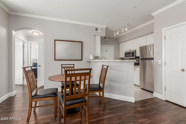 Photo - 1701 E Colter St Unidad 477