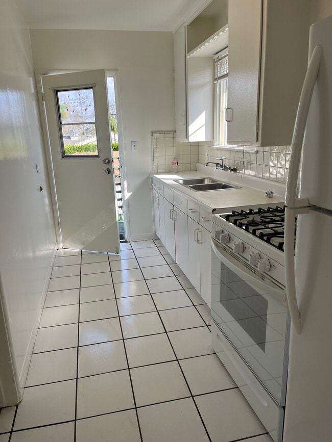 Photo - 5644 1/2 Kester Ave