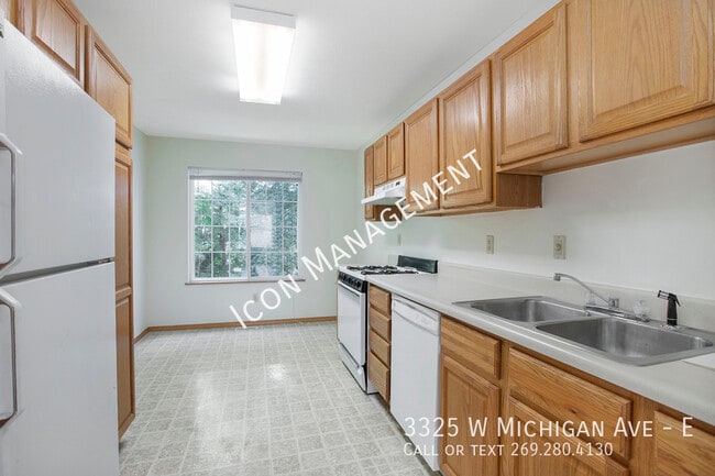 Photo - 3325 W Michigan Ave