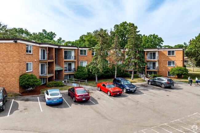 3737 Hubbard Ave. N- Windsor Court