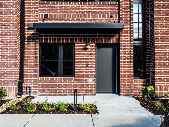 Photo - 537 E 19th St