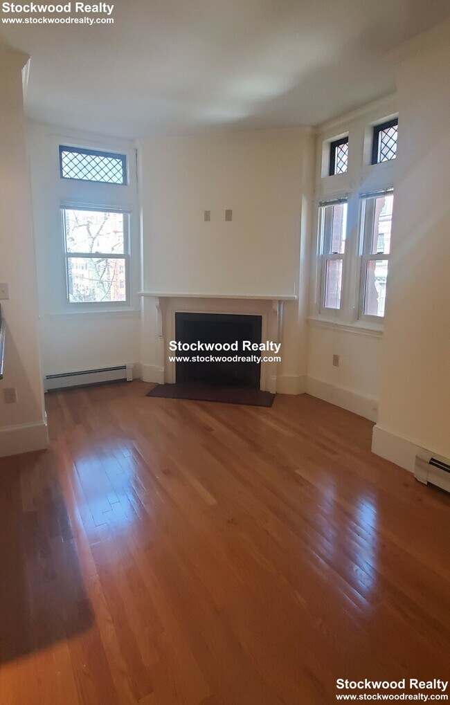 Photo - 195 Commonwealth Ave