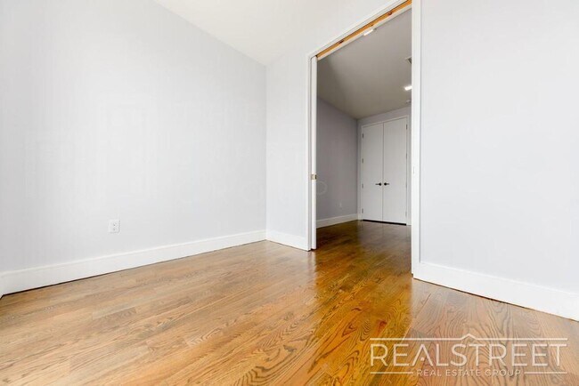 Photo - Luxury 2 BR in Bushwick with Balcony & Roo... Unidad 2R
