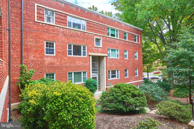Building Photo - 1322 Fort Myer Dr Unit 914