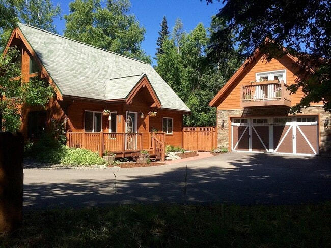 Charming 2-Bedroom Home with Mother-In-Law... - Charming 2-Bedroom Home with Mother-In-Law...
