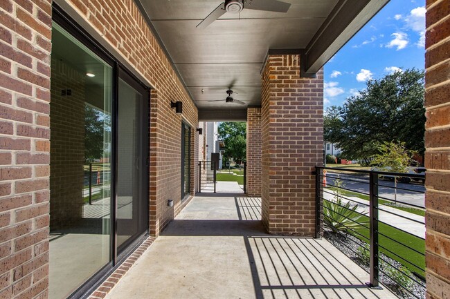 Photo - 3141 Waits Ave Unidad 301