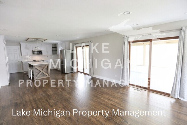 Photo - 2955 Ottogan St