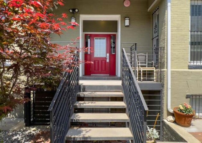 Photo - 207 R St NW Unit 4